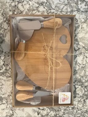 Heart Shaped Bamboo Cheese Board Set - Natural Wood